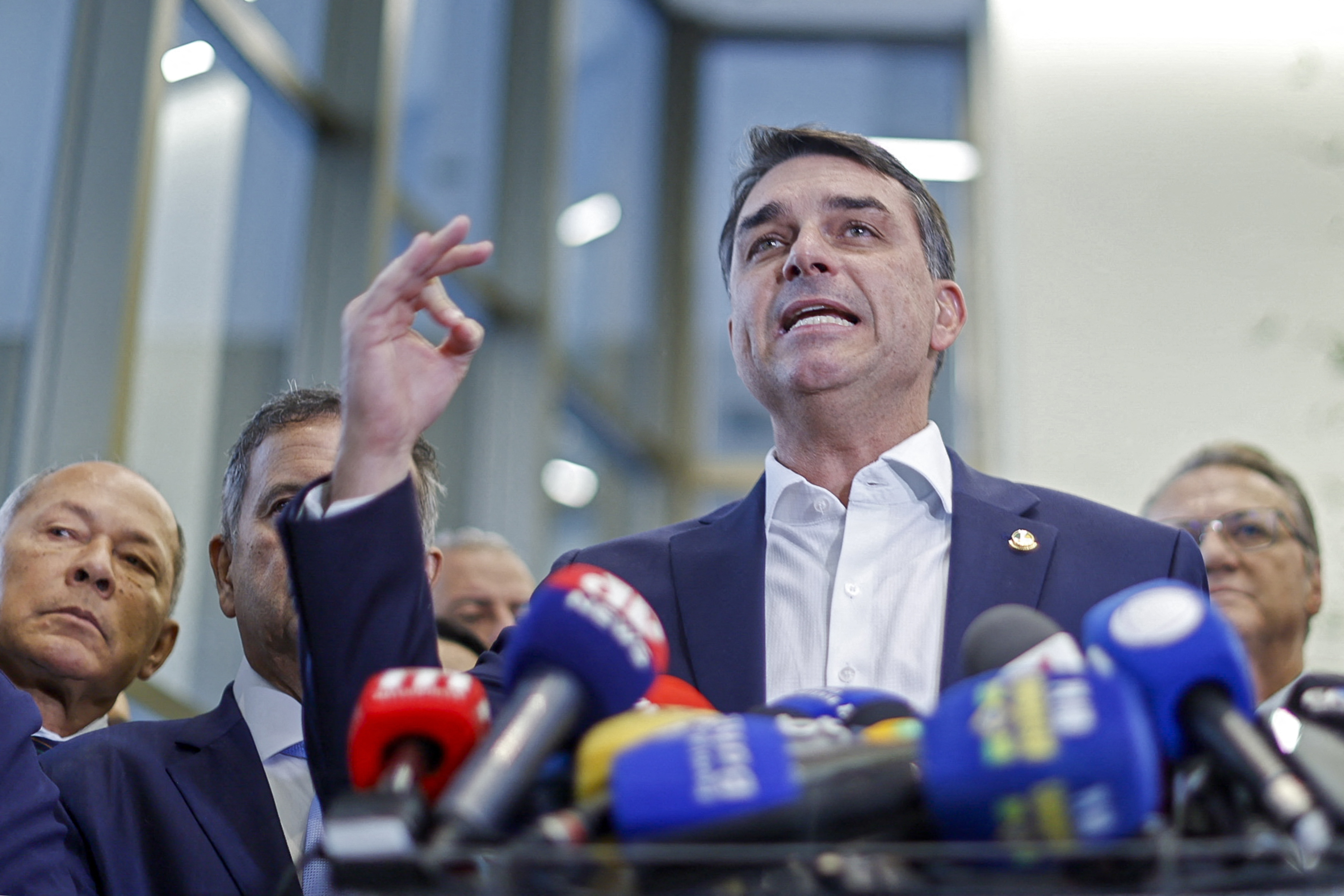 Valdemar Costa Neto nega ultimato a Flávio Bolsonaro sobre candidatura em 2026