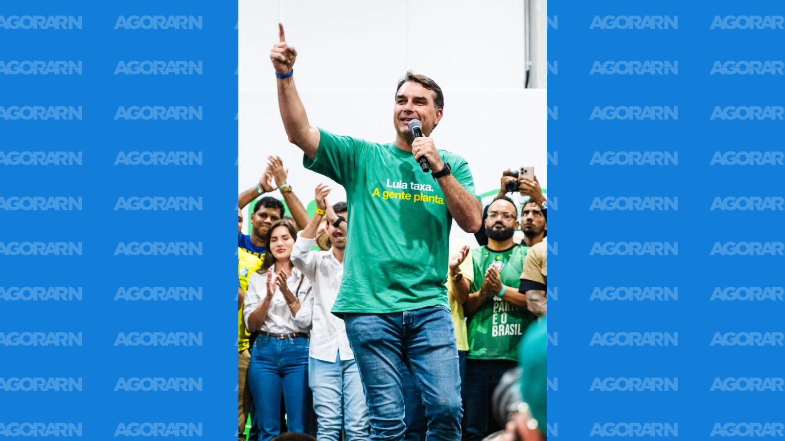 Flávio Bolsonaro defende castração química para estupradores e redução da maioridade penal