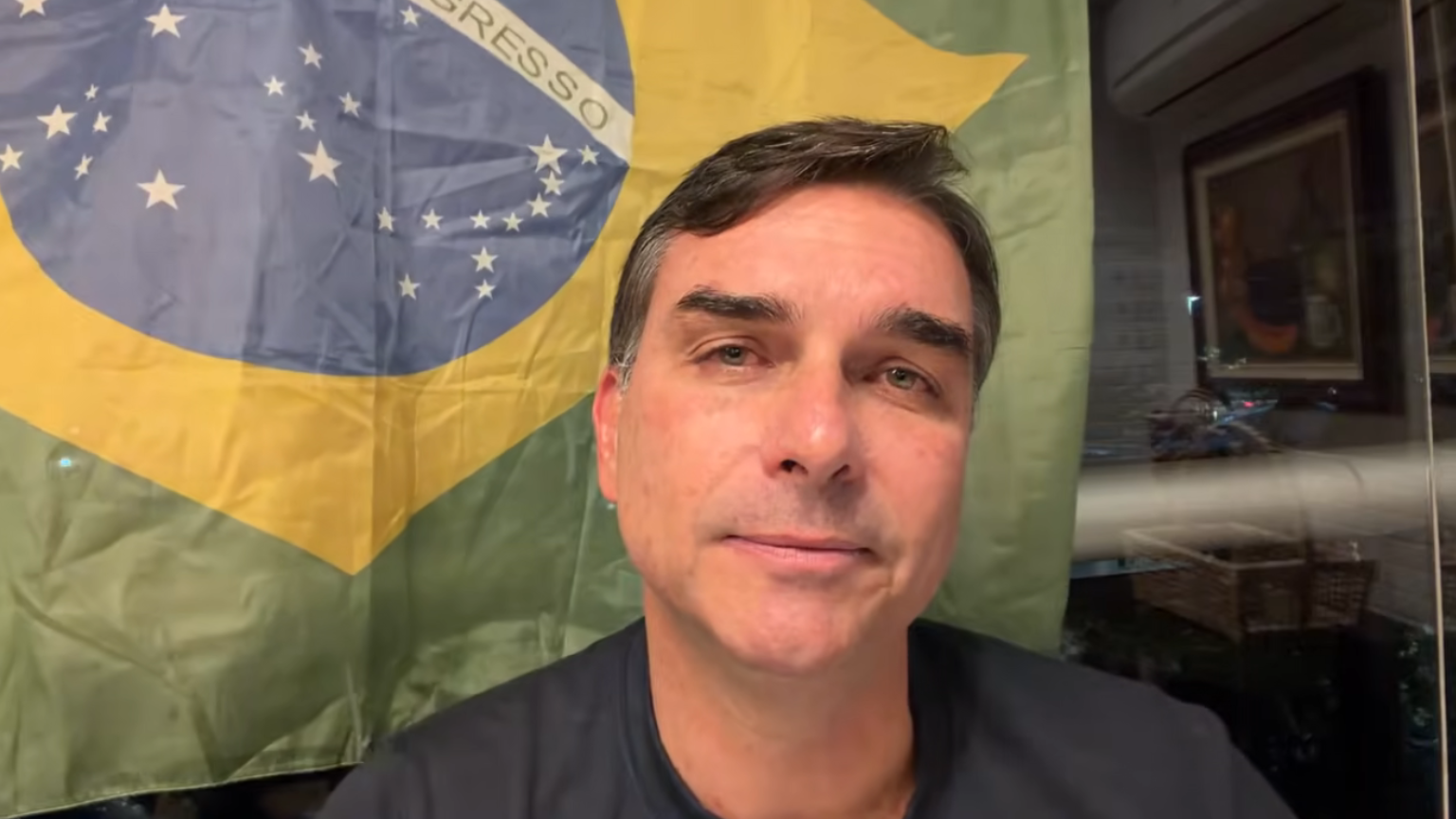 Flávio alega que Alexandre de Moraes busca motivos para endurecer prisão de Jair Bolsonaro