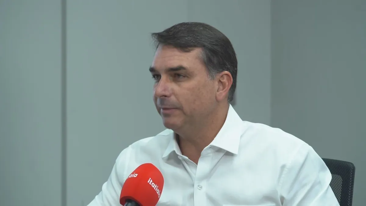 Flávio Bolsonaro diz que pediu a Trump para isentar empresas brasileiras de tarifas
