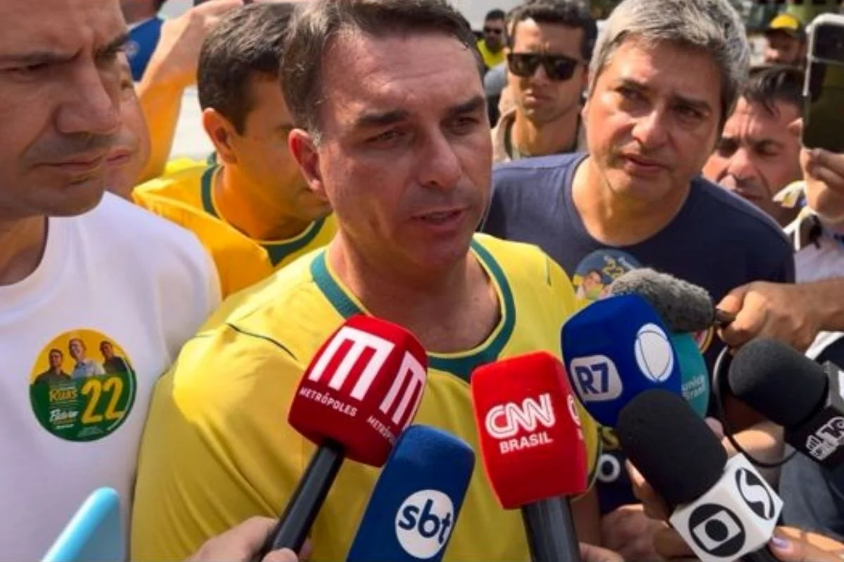 Flávio Bolsonaro minimiza críticas de futuro ministro à gestão da pandemia