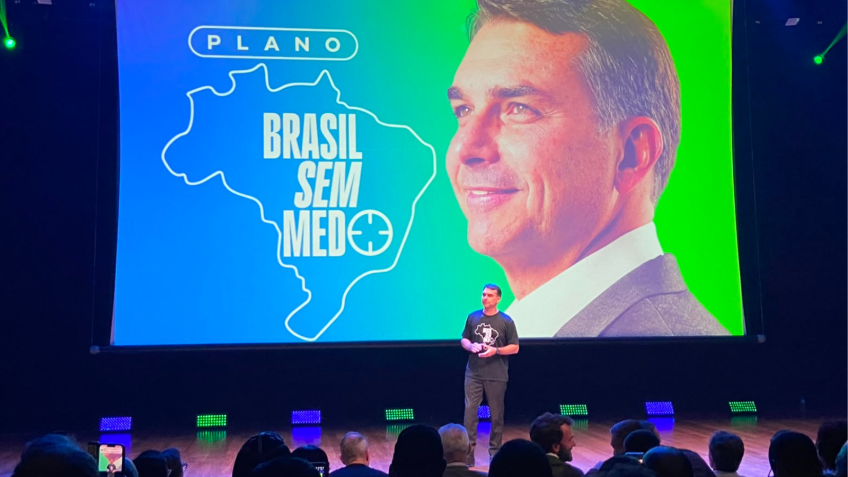 Flávio Bolsonaro propõe redução da maioridade penal e presídios modelo Bukele