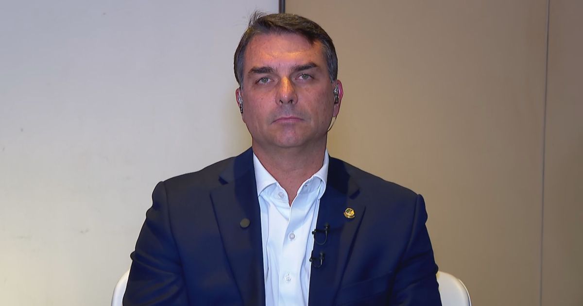 Flávio Bolsonaro propõe suspensão da reforma tributária por um ano
