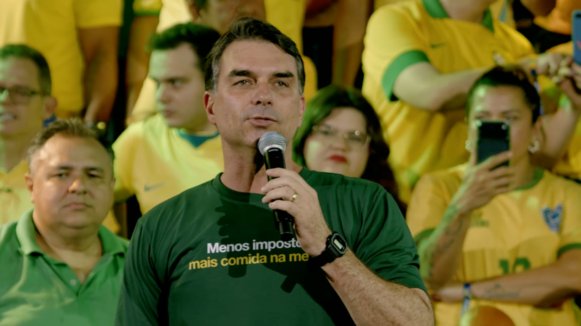 Flávio Bolsonaro vincula voto de criminosos a Luiz Inácio Lula da Silva