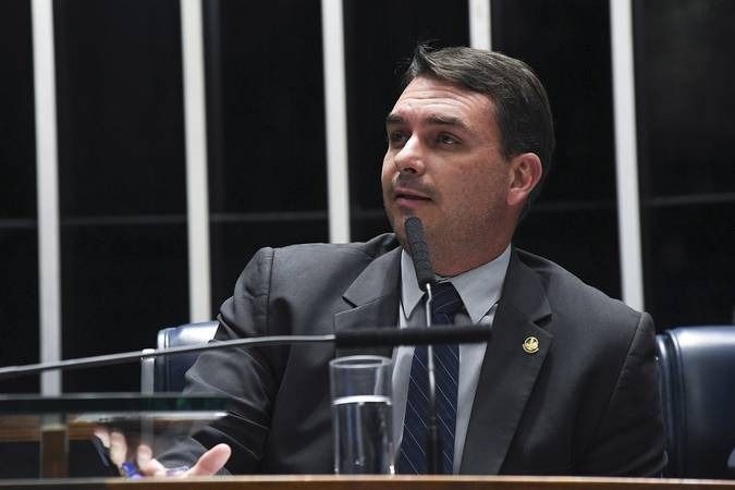 Senador Flávio Bolsonaro participará de audiência sobre tarifas dos EUA