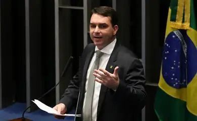 Flávio Bolsonaro garante voto livre da direita para Messias no STF