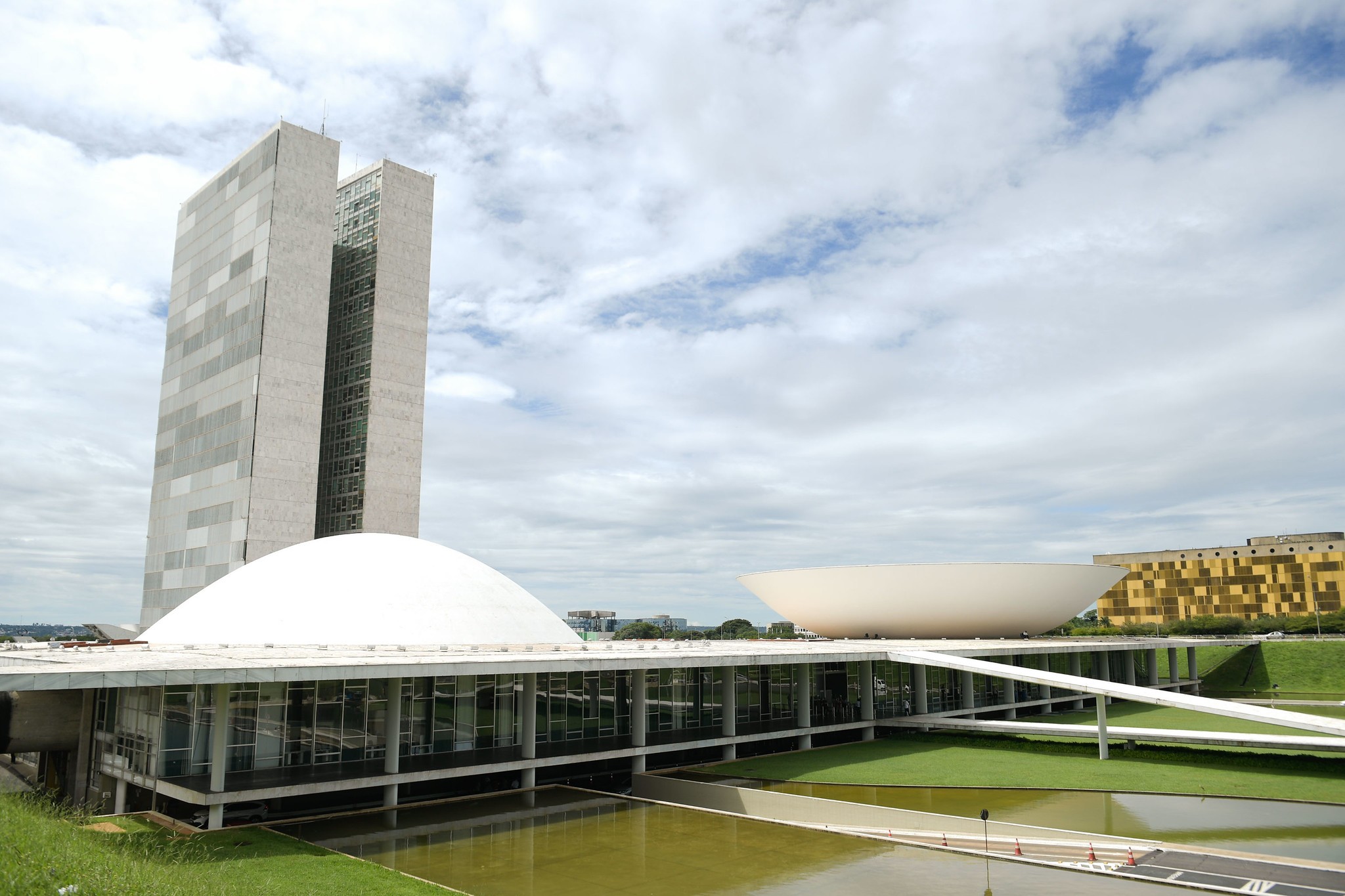 Congresso adia retorno às atividades presenciais para 10 de agosto