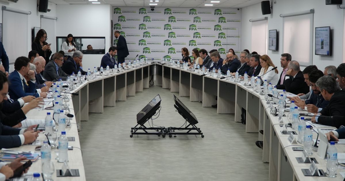 Frente Parlamentar da Agropecuária articula votação de projeto sobre dívidas rurais com Hugo Motta e Dario Durigan
