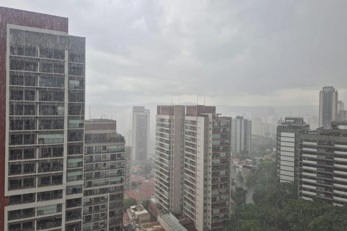 Frente fria traz risco de tempestades e queda de temperatura em SP