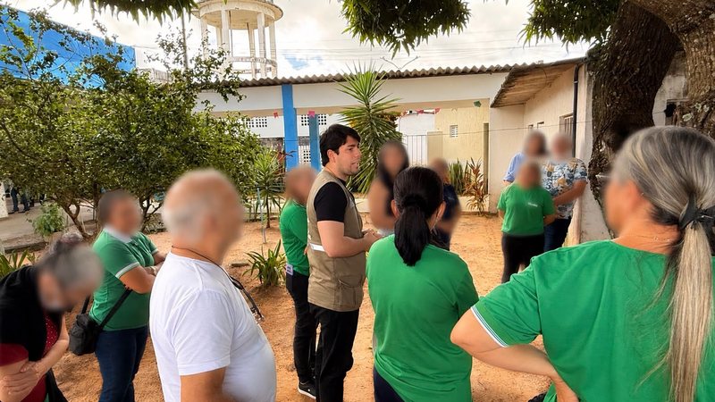 Gabriel César acompanha protesto de terceirizados na Maternidade Divino Amor e cobra salários atrasados