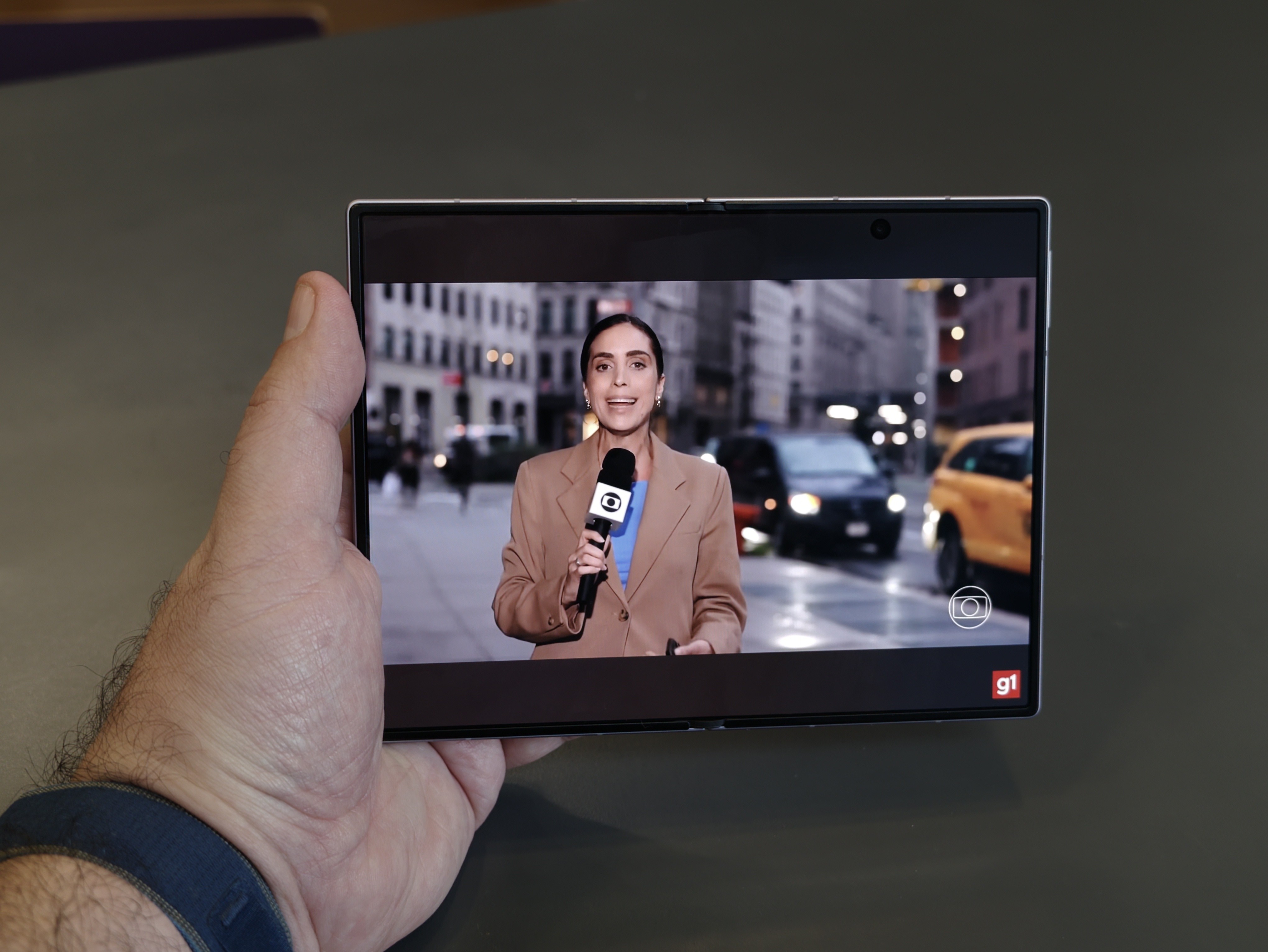 Galaxy Z Fold8: Samsung inicia venda de dobrável que vira mini tablet
