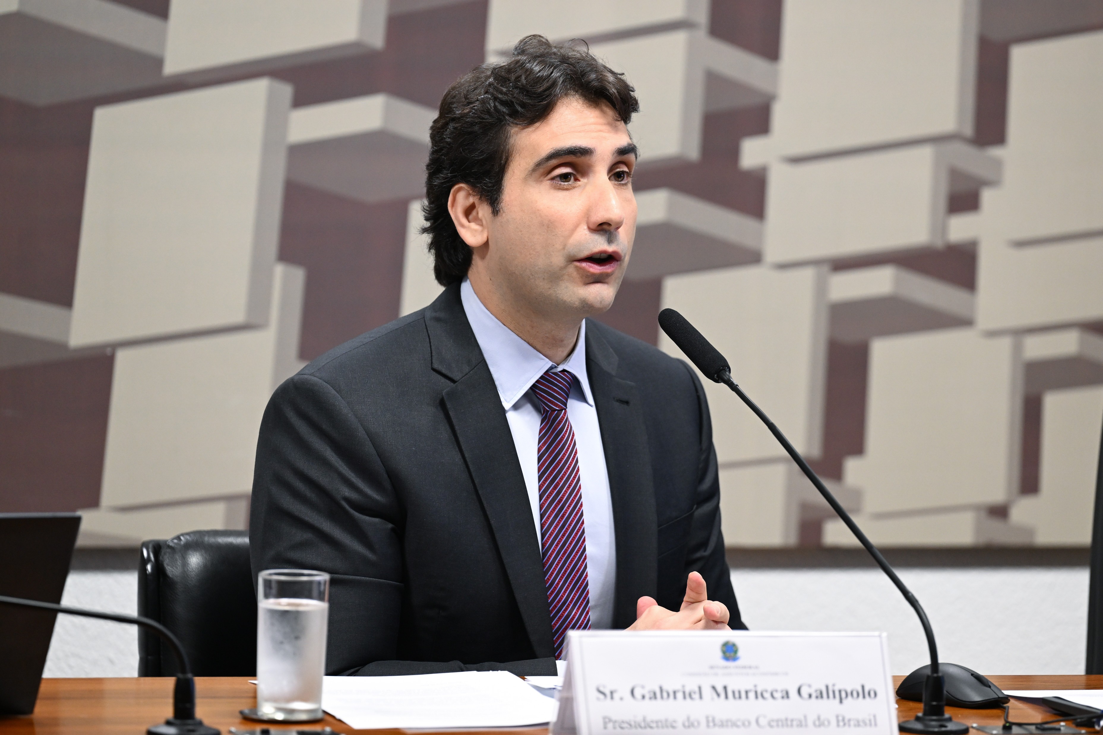 Gabriel Galípolo assume falha na comunicação do Copom e explica decisão