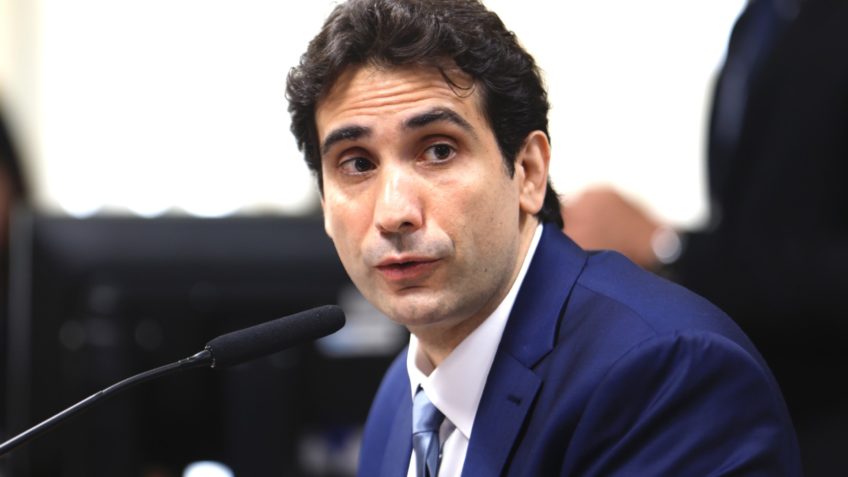 Saúde de Gabriel Galípolo adia esclarecimentos cruciais do BC no Senado