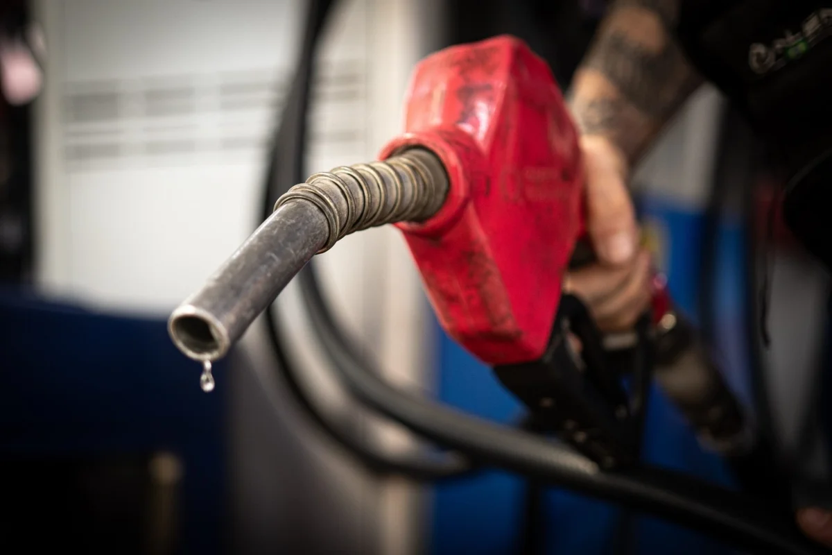 Gasolina com maior teor de etanol chega aos postos de todo o Brasil