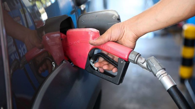 Gasolina atinge R$ 6,91 em Natal e mantém preços elevados no Nordeste