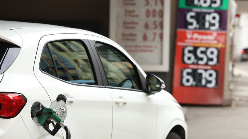 Refinaria Clara Camarão reduz preço da gasolina e do diesel, mas motorista ainda não sente o alívio nas bombas