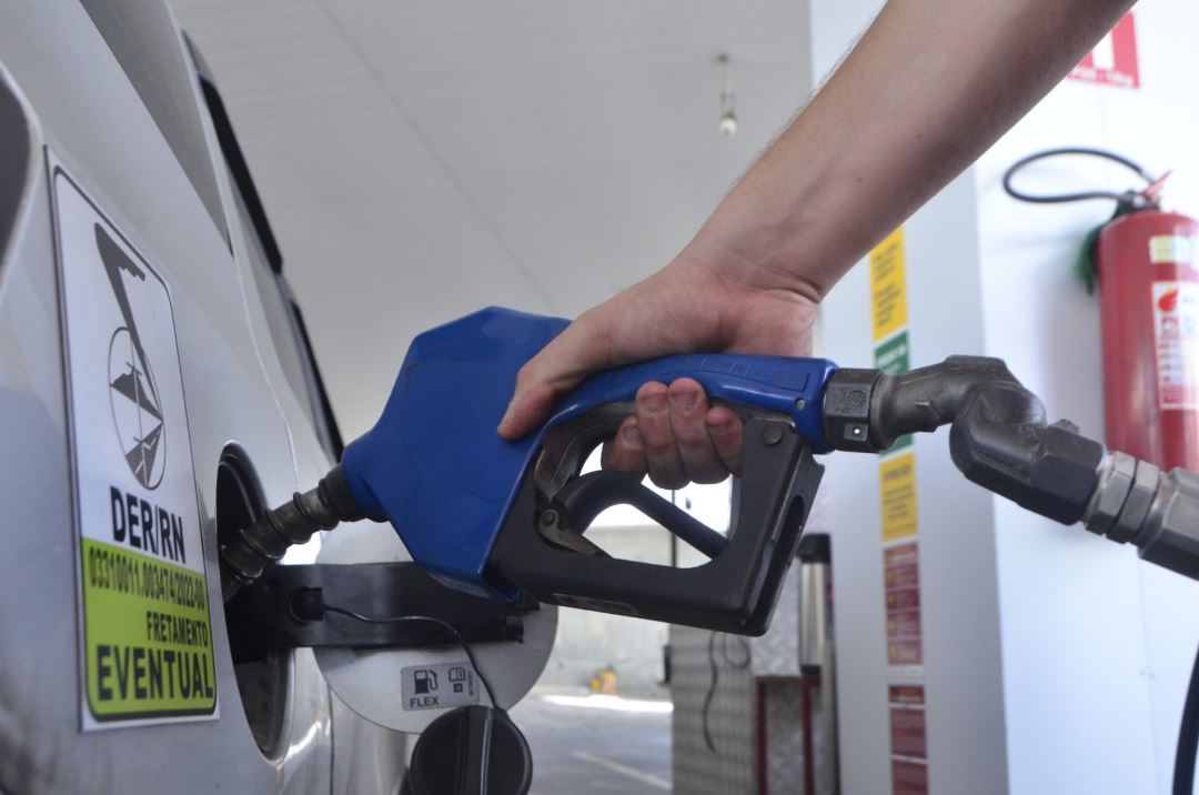 Ineep aponta que gasolina e diesel subiram menos no Brasil que no mercado internacional