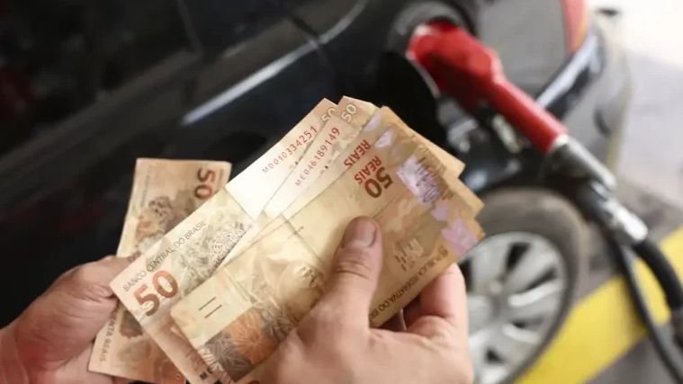 Refinaria Clara Camarão reajusta preços de gasolina e diesel no RN após período de queda