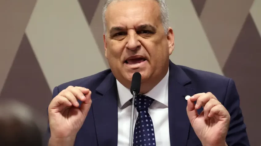 Deputado Alfredo Gaspar chama Lindbergh Farias de “criminoso” e pede cassação na Câmara