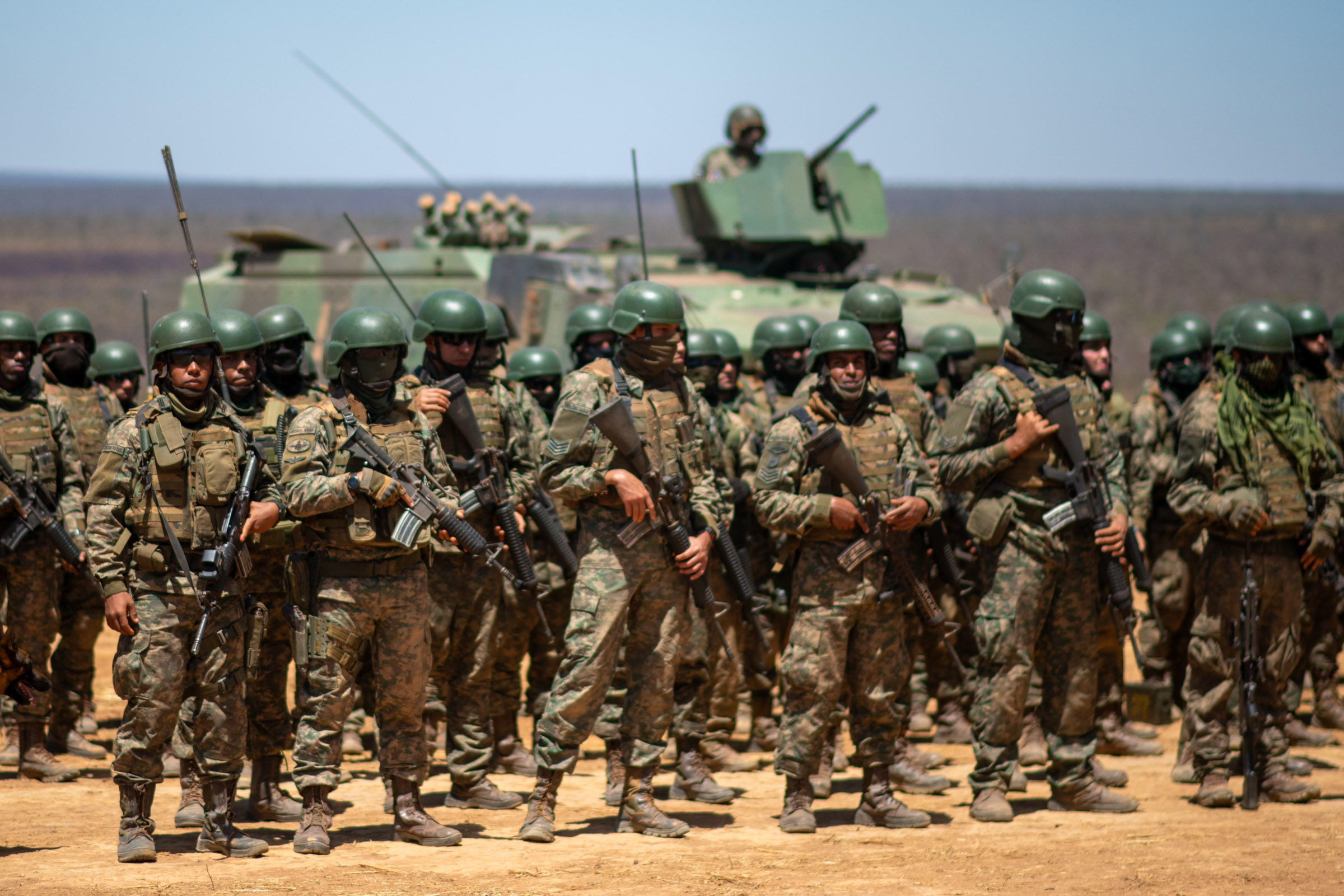 Gastos militares globais ultrapassam US$ 2,9 trilhões em 2025