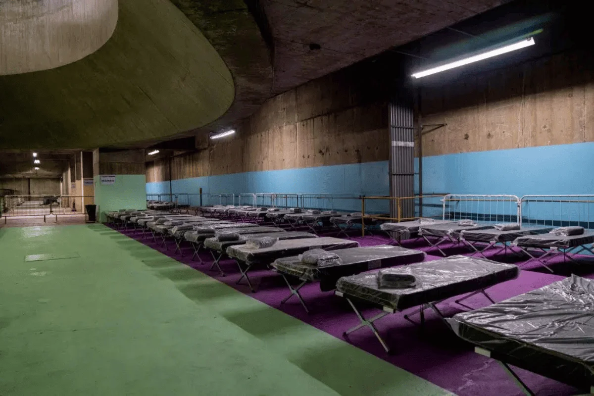 Governo de SP inaugura Abrigo Solidário em estação para proteger população de rua