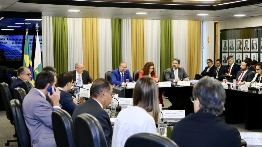 Conselho Nacional de Política Energética decide aumento do etanol na gasolina para 32%