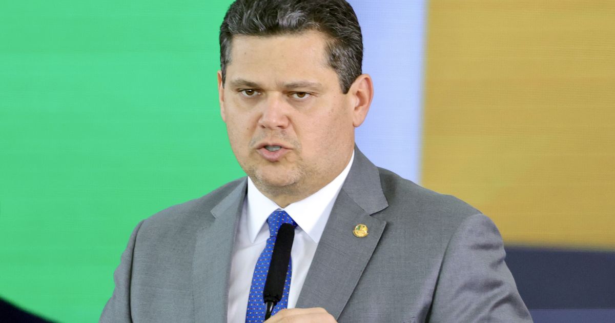 Governo Lula cede a prefeitos e busca reaproximação com Alcolumbre após veto derrubado