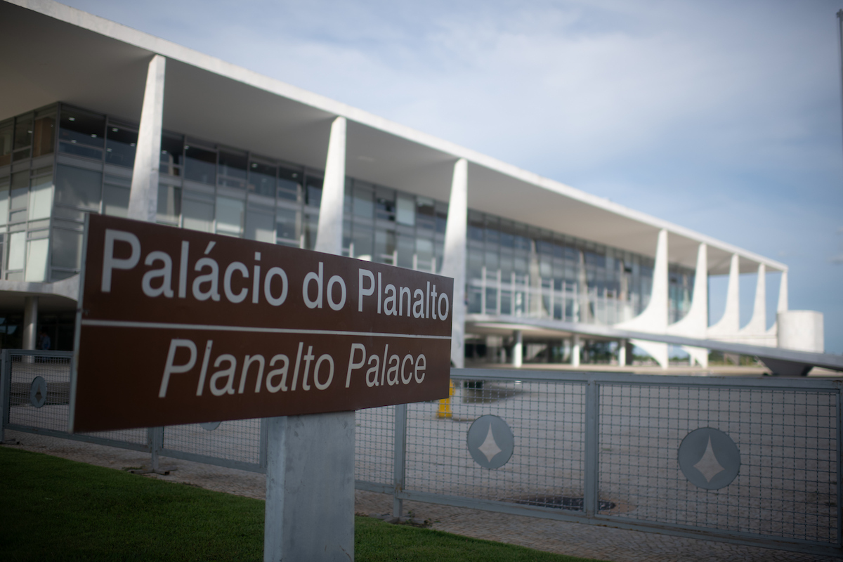Governo prepara nota política contra ameaça de taxação dos EUA sobre produtos brasileiros
