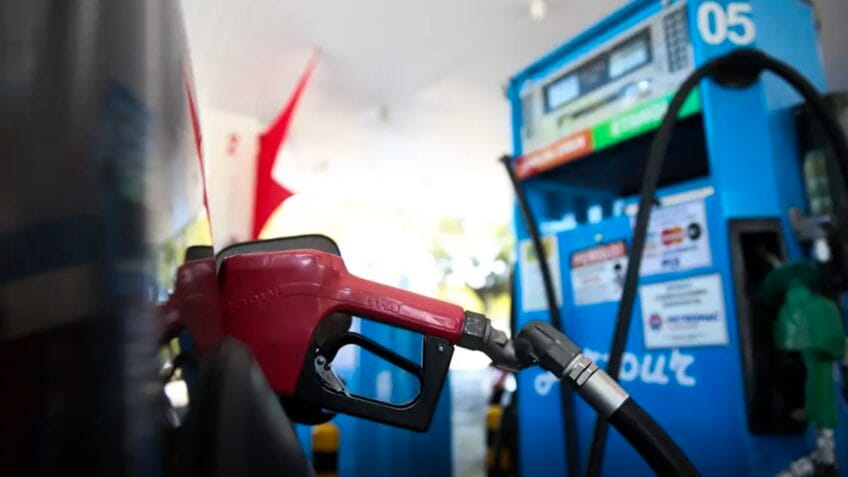 Governo regulamenta subsídio de R$ 1,12 por litro para diesel