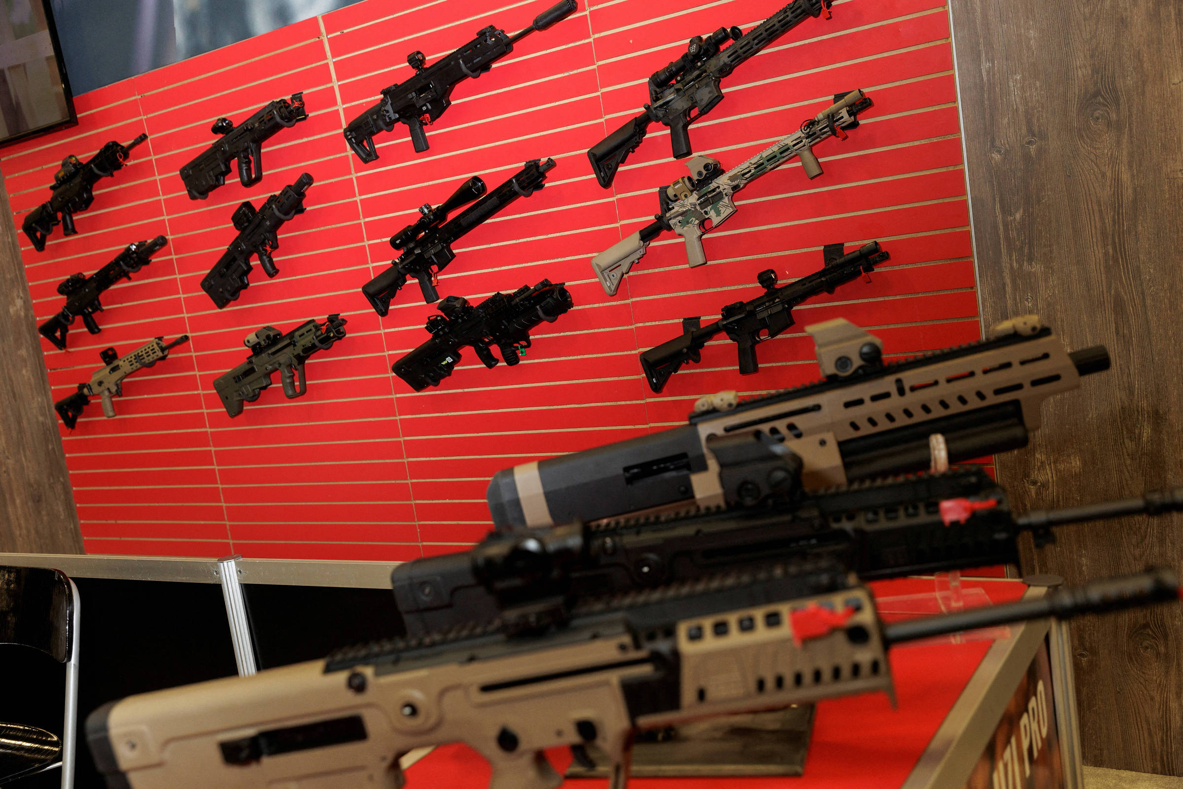 Governo Trump desmantela regras de controle de armas nos EUA