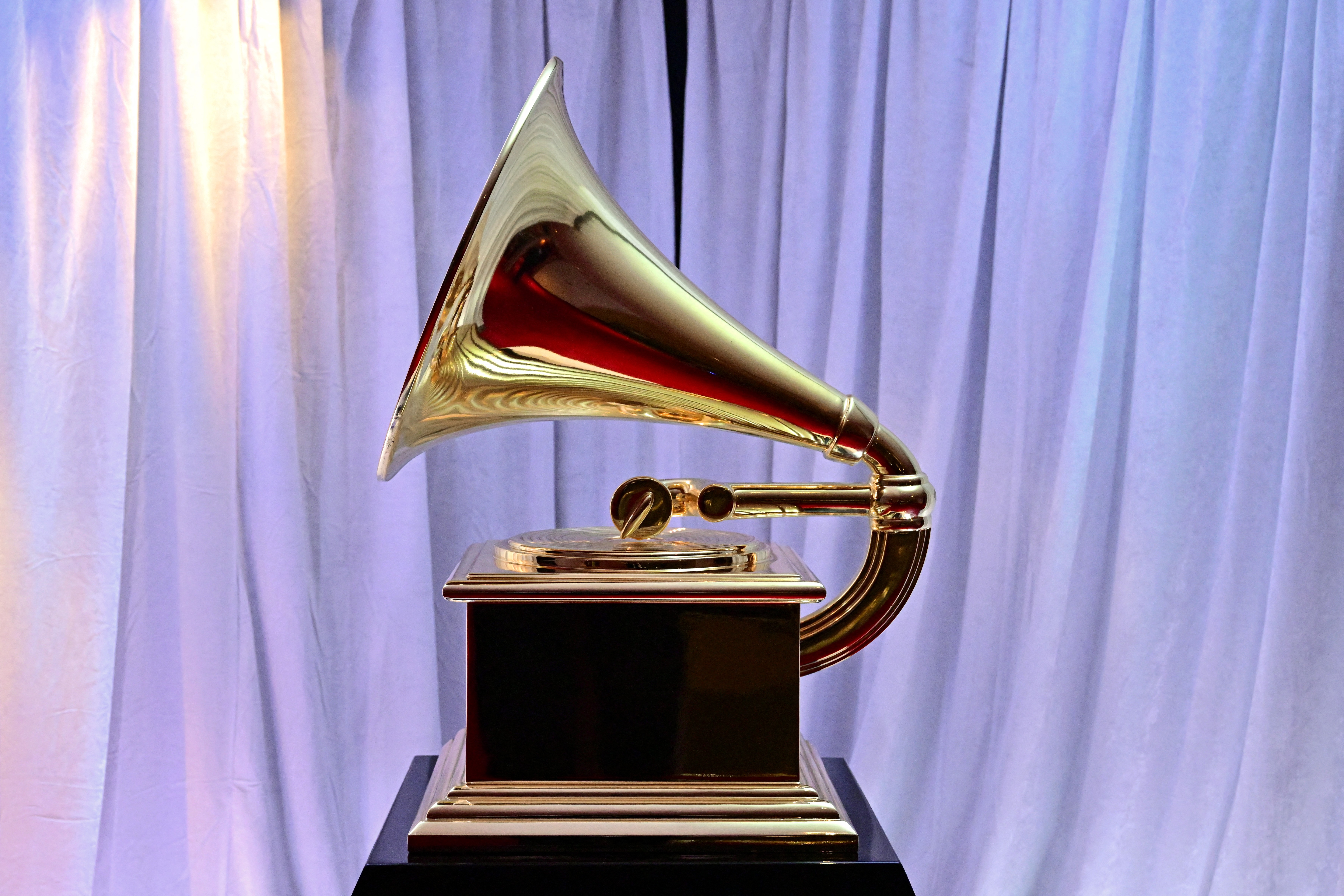 Grammy lança categoria 'Melhor Música Latina' com regra que exclui canções em português