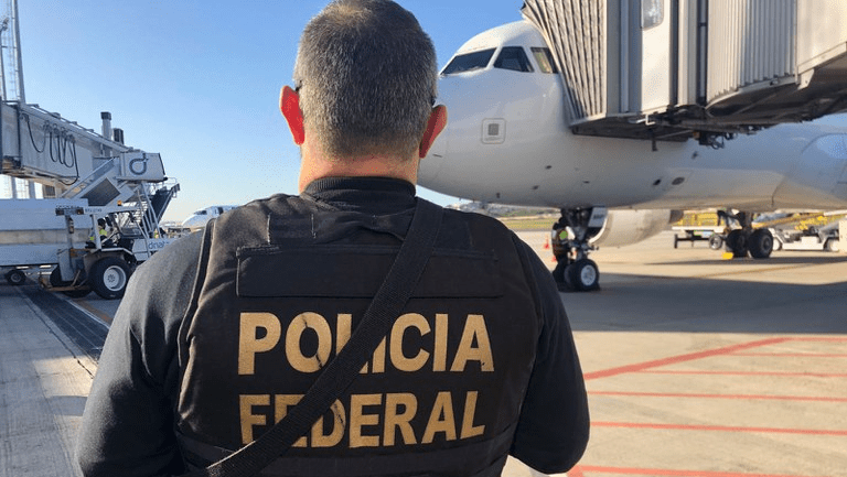 PF desarticula rede que enviava brasileiros aos EUA