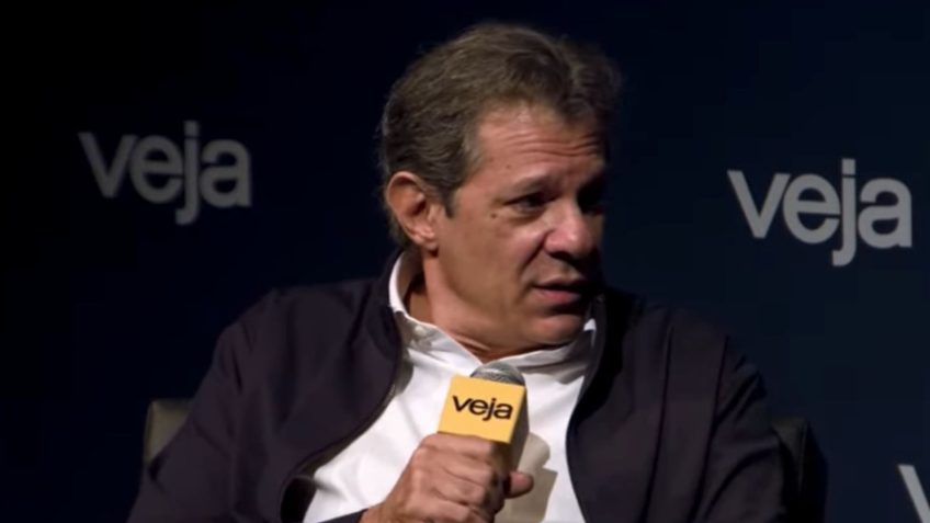 Haddad critica Milei e defende política econômica que preserva direitos sociais