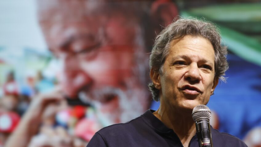 Fernando Haddad afirma que governadores iniciaram cobrança da taxa das blusinhas