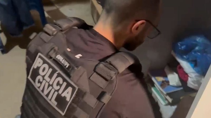 Polícia Civil cumpre mandado contra homem suspeito de crimes contra crianças na Grande Natal
