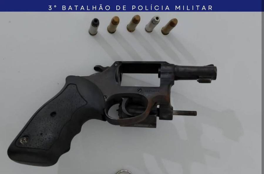 Homem detido por porte ilegal de arma em Parnamirim após denúncia
