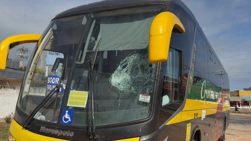 Homem é detido em rodoviária de Mossoró após arremessar cadeira contra ônibus