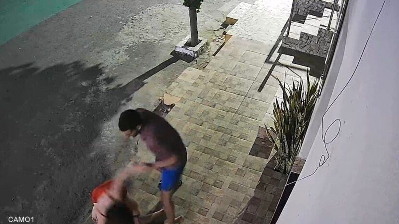 Homem agride ex-companheira e derruba idosa em ação violenta no RN