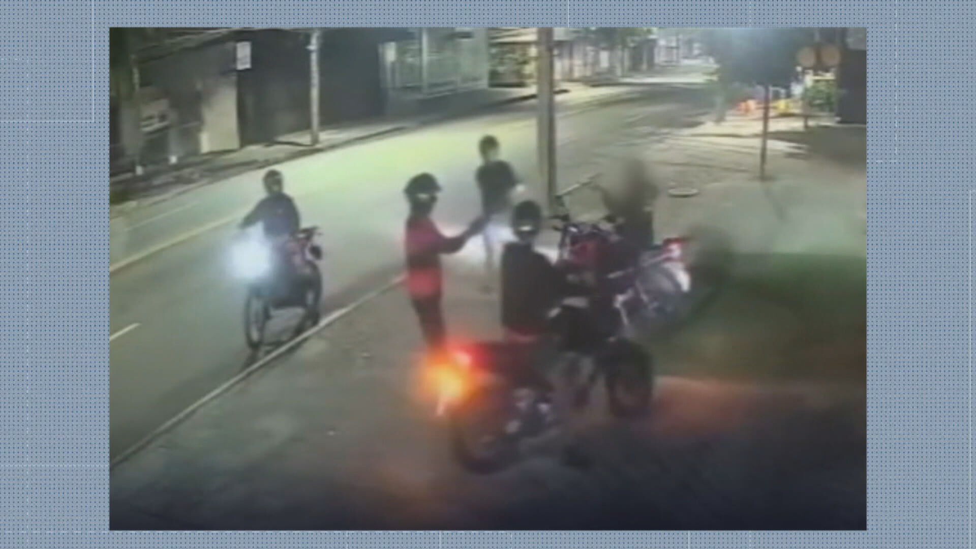 Criminosos executam homem a tiros e roubam moto na Freguesia