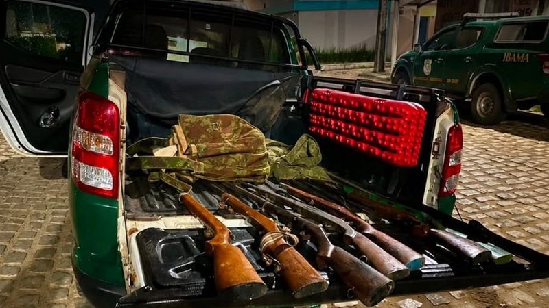 Homem é preso com mais de 120 aves silvestres mortas em freezer no RN