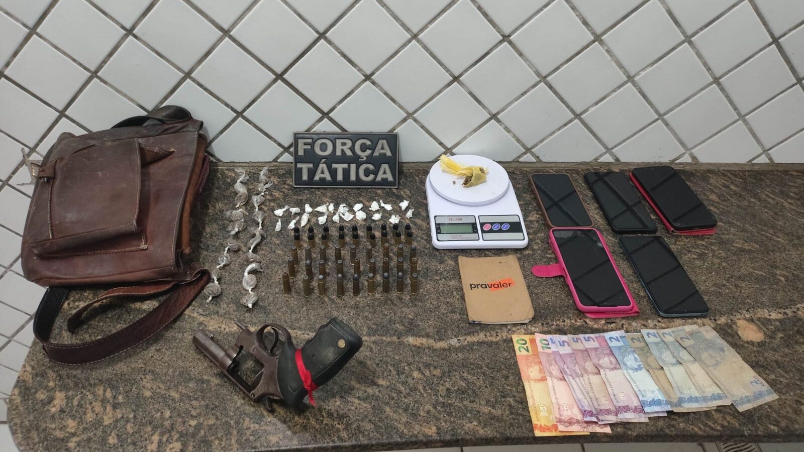 Polícia Militar apreende arma e drogas em Ceará-Mirim
