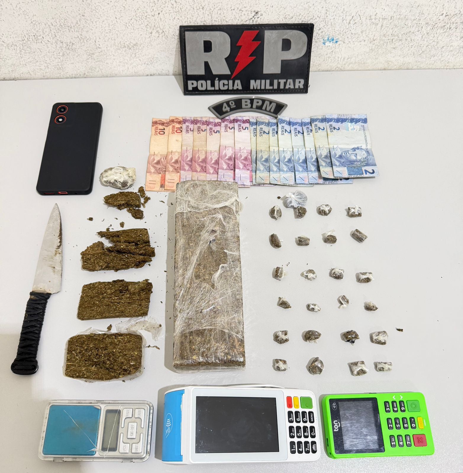 Homem é preso por suspeita de vender drogas em mercadinho na zona Norte de Natal
