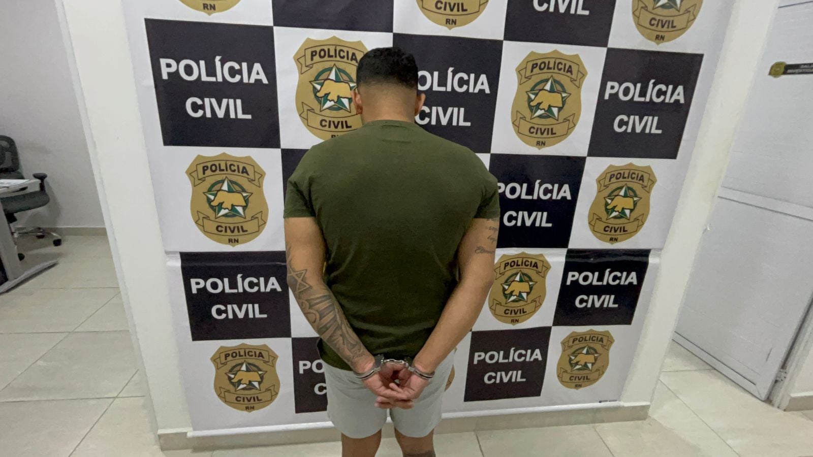 Homem é preso suspeito de comercializar celulares roubados em Parnamirim