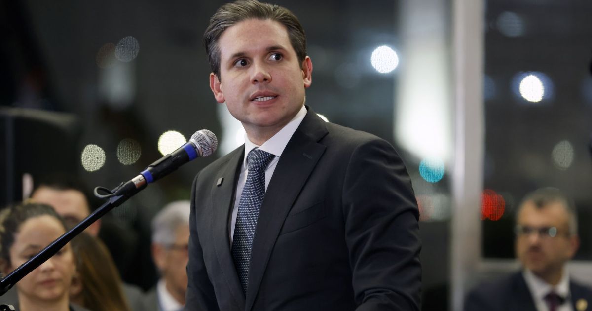 Hugo Motta reúne líderes da Câmara para definir pautas antes do recesso parlamentar