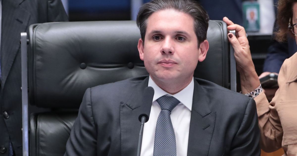 Hugo Motta adia votação do PL das dívidas rurais até o recesso, sinaliza para aliados