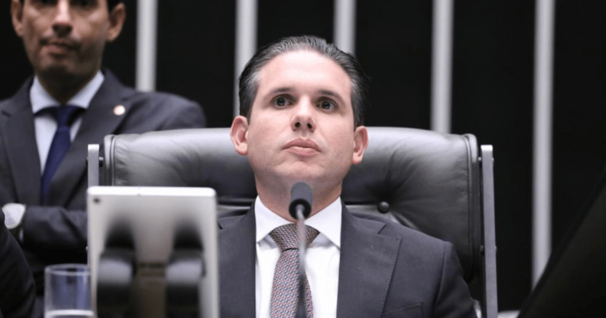 Presidente da Câmara pauta fim da jornada 6x1 no plenário antes de comissão concluir votação da PEC