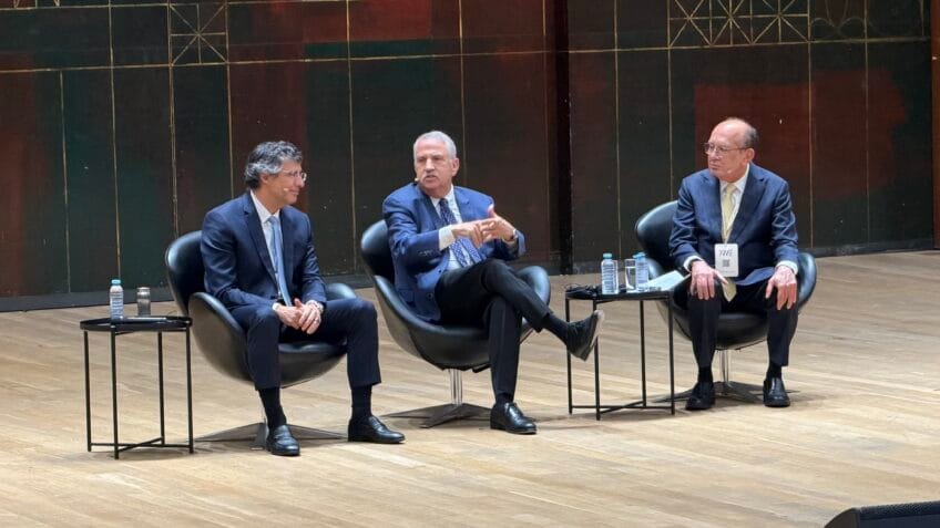 IA é uma espécie, não tecnologia, alerta vencedor do Pulitzer em Fórum de Lisboa