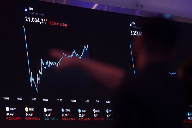 Ibovespa avança mais de 1% após dados de emprego dos EUA; dólar cai