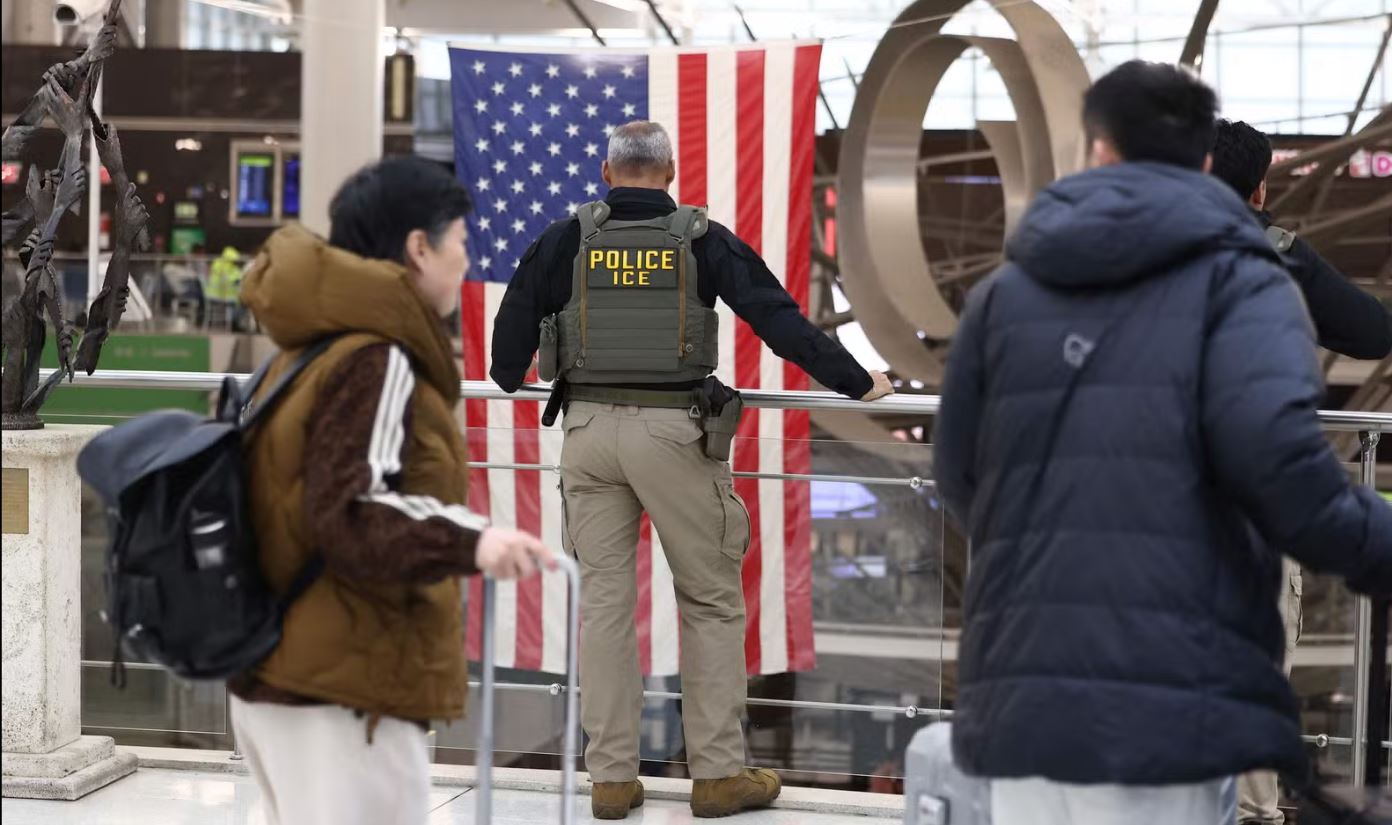ICE acelera prisões de imigrantes nos Estados Unidos