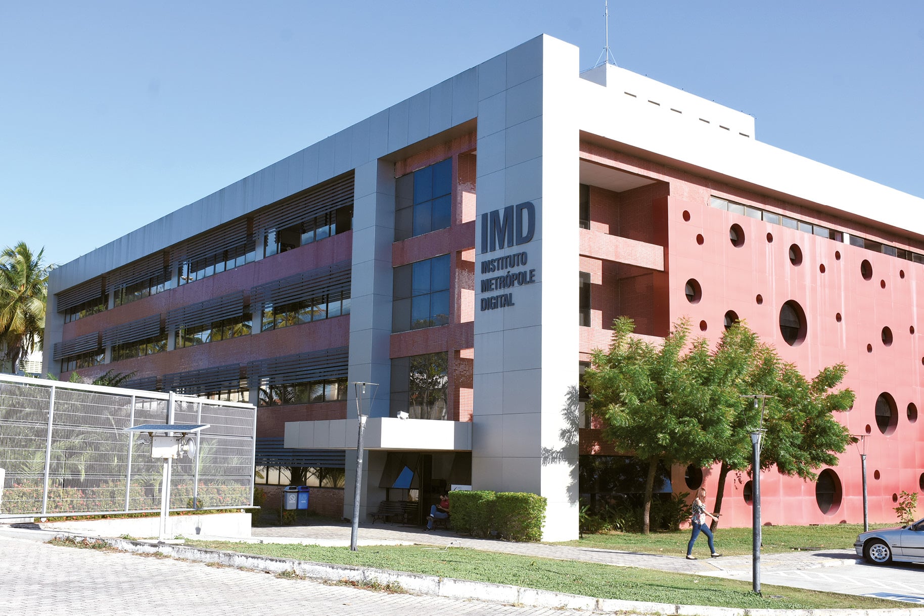 IMD abre 55 vagas para cursos gratuitos de TI e Inovação